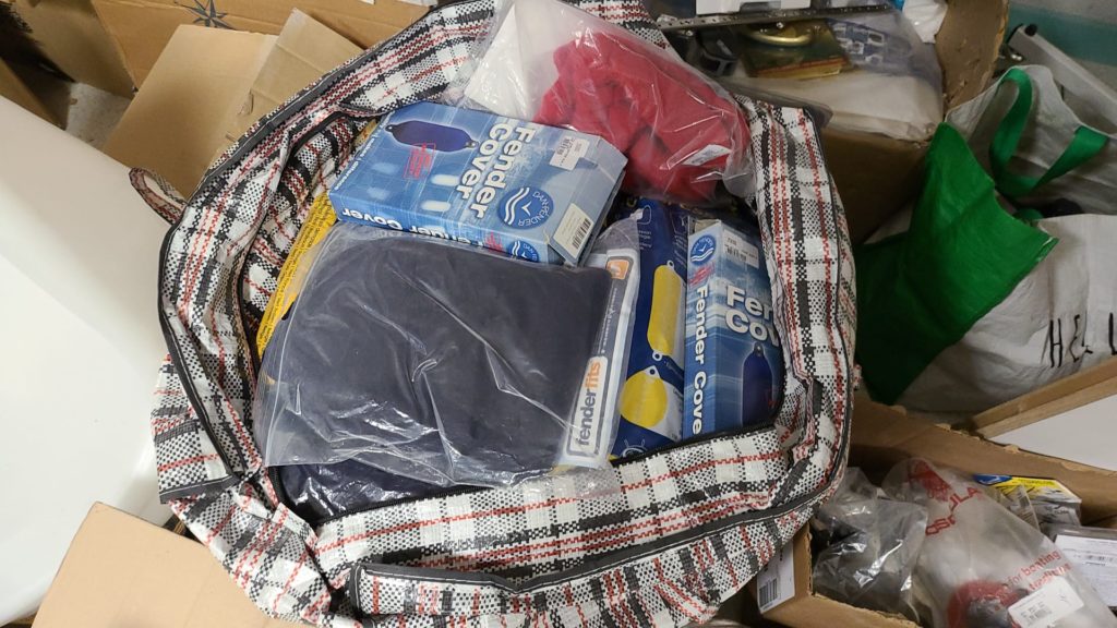 ACCASILLAGE - DÉSTOCKAGE - VENTE DU STOCK : Matériel neuf (95%) - voilier et bateaux à moteur. Prix de gros pour pro (accastilleur, destockeur, chantie rnaval).