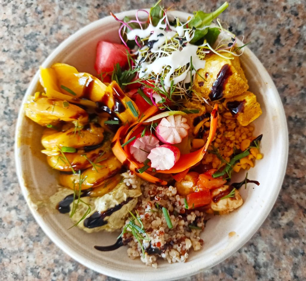 Poke bowl - saladerie le Savoyméricain. marché de la Seiche, Sevrier