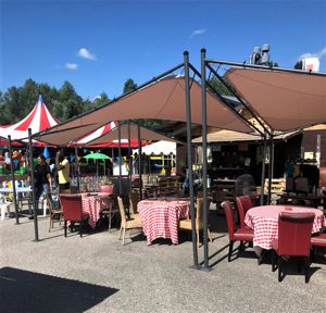 Grande terrasse abritée de La Seiche. Bar, restaurant à Sevrier, lac d'Annecy